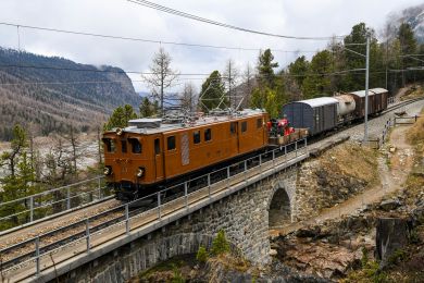 Train marchandises historique sur la Bernina (Blonay-Chamby et RhB)