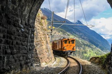 La Ge 4/4 no.81 BB sur la rampe sud de la Bernina (Blonay-Chamby et RhB)